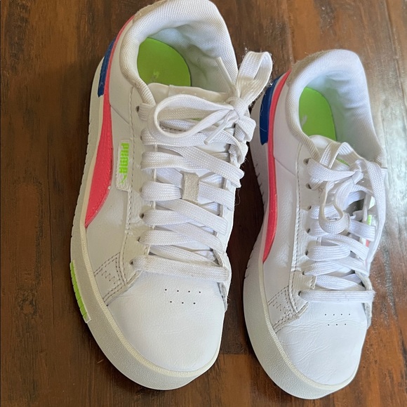 Puma Sneakers in White with Pink and Blue Highlights Youth 6 - Picture 3 of 12
